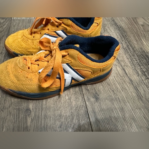 Orange Kelme size 1 boys shoes - Picture 3 of 5